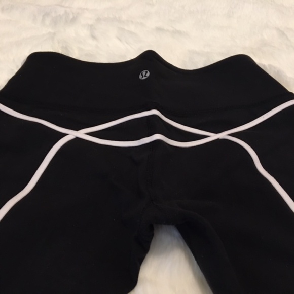Lululemon Capri Pants Leggings Black White Stripe - Picture 7 of 7